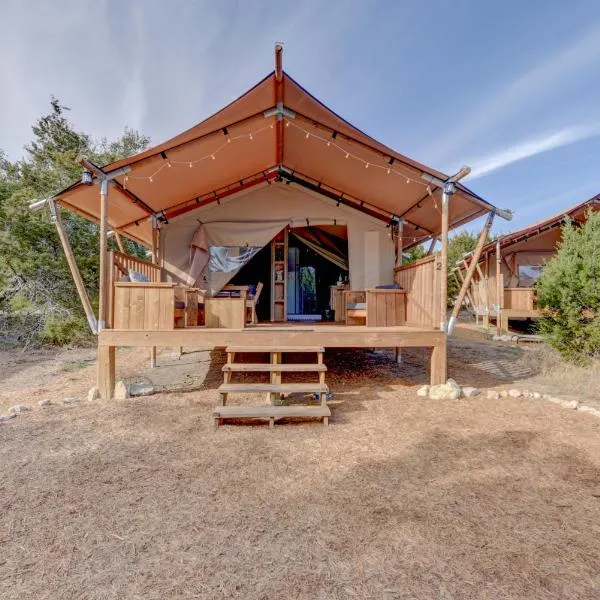 12 Fires Luxury Glamping #2，位于约翰逊城的酒店