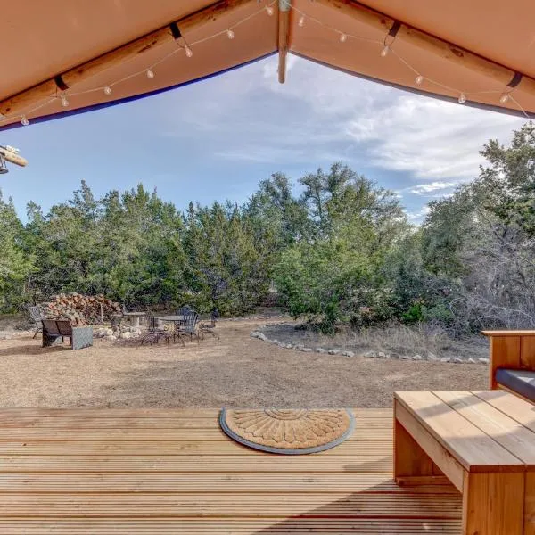 Glamping Retreat on Scenic Winery，位于约翰逊城的酒店