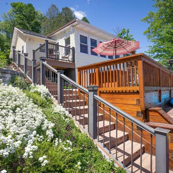 Sunset Cottage #3，位于Hamilton的酒店