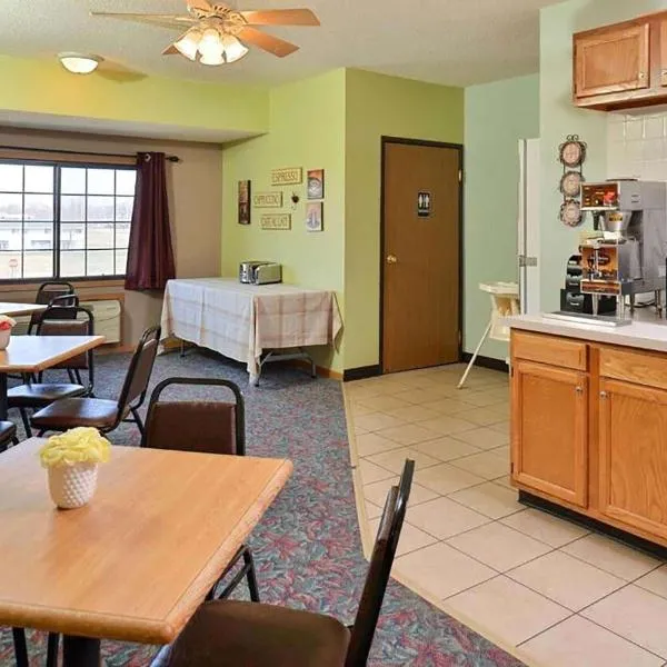 Sauk River Inn & Suites, a Travelodge by Wyndham，位于Sauk Centre的酒店