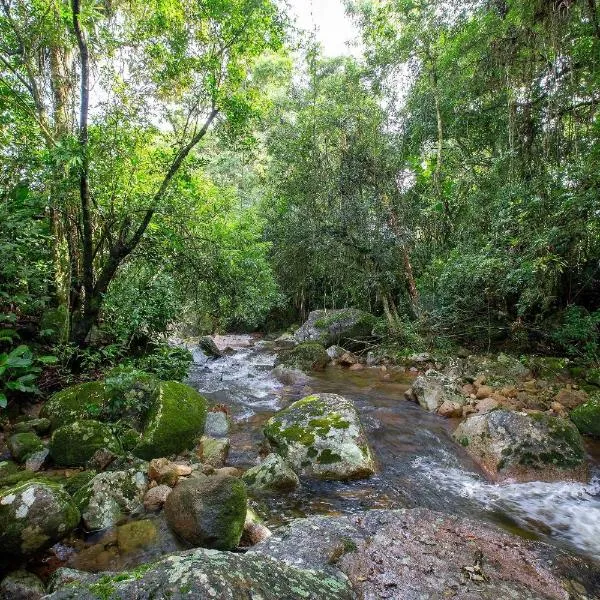 Sítio Águas Encantadas - Cachoeira e Águas termais，位于圣阿马鲁-达因佩拉特里斯的酒店