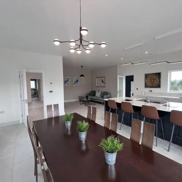 Modern Dunboyne Home，位于邓博因的酒店