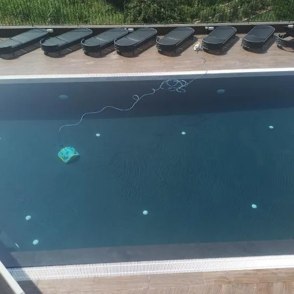 Premium apartment with private Parking, Pool with Adriatic view，位于蒂瓦特的酒店