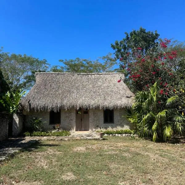 Hacienda Guesthouse with Private Cenote，位于Kikil的酒店