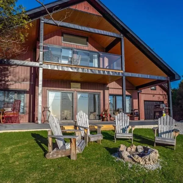 Lakefront Luxury Cottage - Shining Star - Close to Sauble Beach，位于Red Bay的酒店