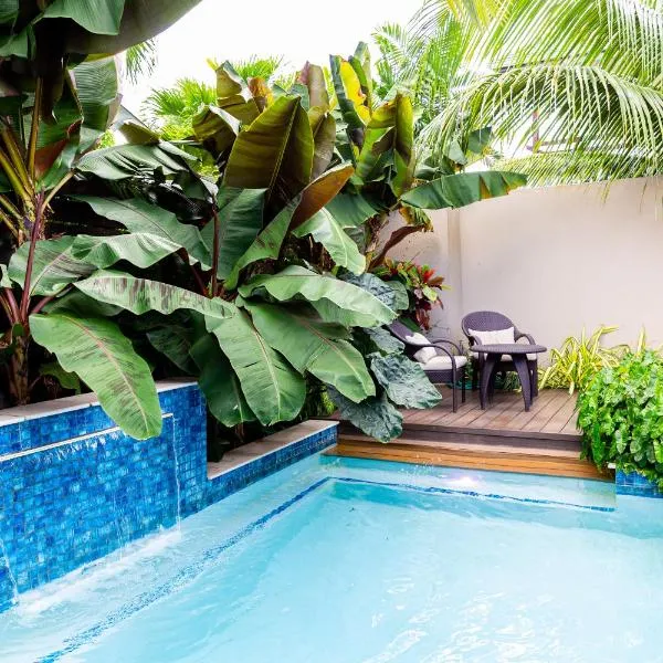 Garden Oasis 2 Villa With Private Pool，位于Four Roads的酒店