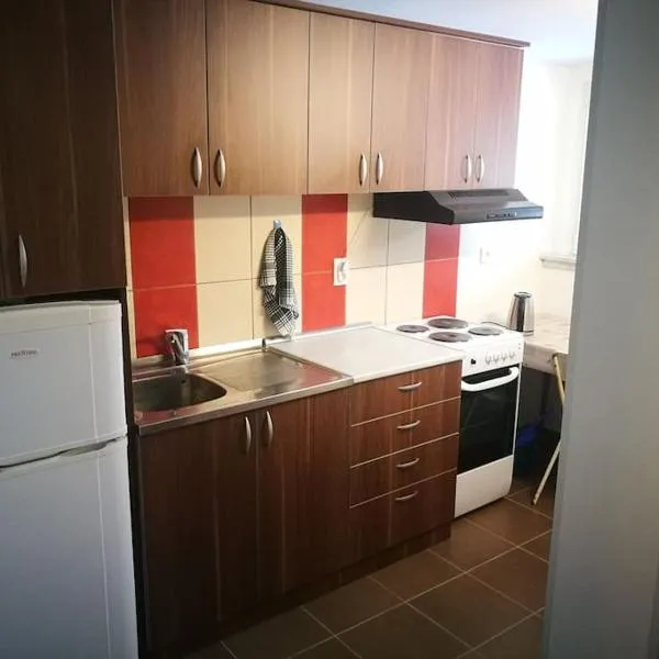 Cozy apartment for short term rent.，位于Kać的酒店