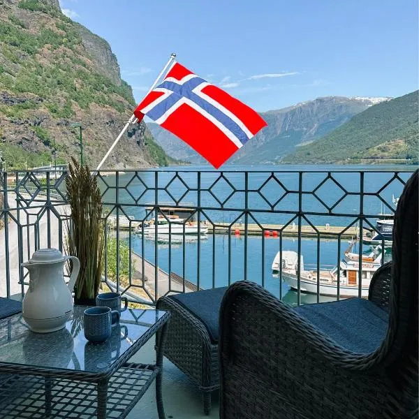 Svingen Guesthouse - Panoramic Fjord Views in Flåm，位于温勒达尔的酒店