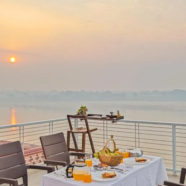 StayVista at The Ganga House - Holy River Varanasi，位于瓦拉纳西的酒店