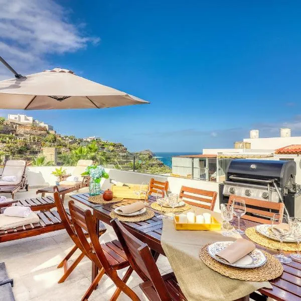 Big terraced house, 3-min walking to the beach, with BBQ and sea view，位于El Guincho的酒店