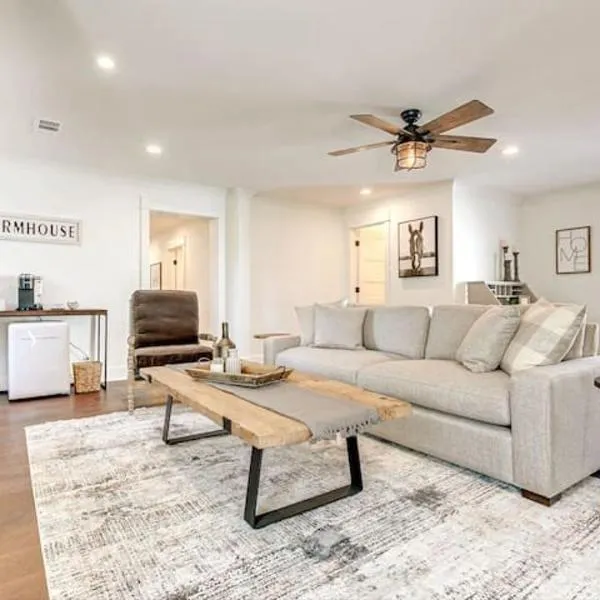 2 BR Highland House of Historic DWTN Franklin，位于富兰克林的酒店