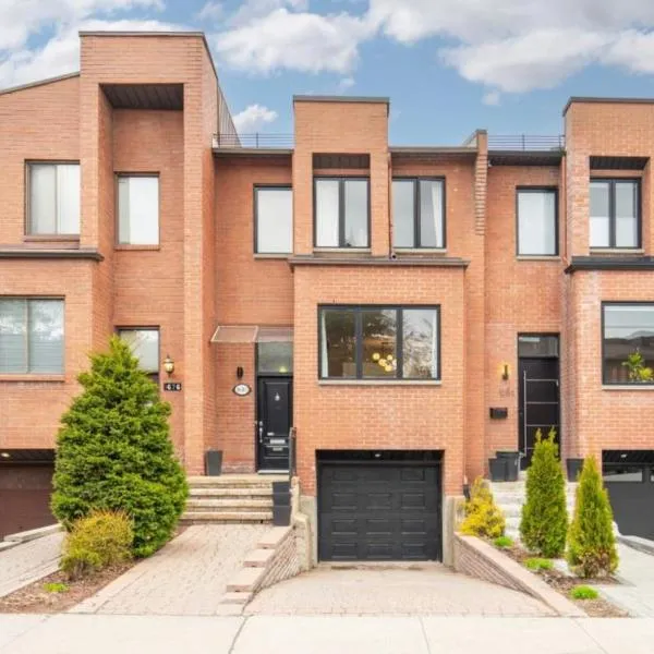 Beautiful Luxury Shared Home in Montreal，位于蒙特利尔的酒店