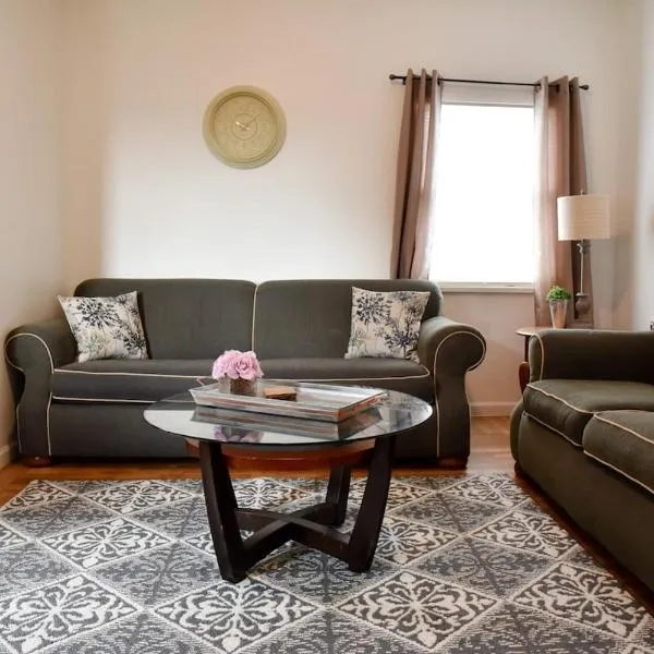 Cozy & Family Friendly Pittsburgh Home Sleeps 6，位于匹兹堡的酒店