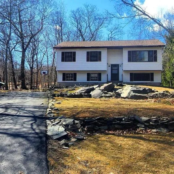 Poconos Retreat，位于布什基尔的酒店