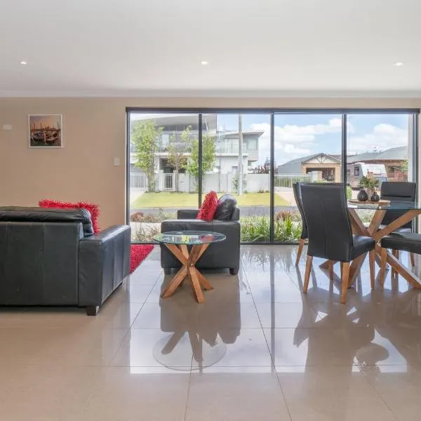 Ocean View Executive Apartment 2，位于Geographe的酒店
