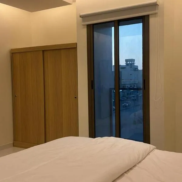 شقة جديدة بصالة وغرفه نوم ودخول ذاتي مستقل，位于阿尔卡吉的酒店