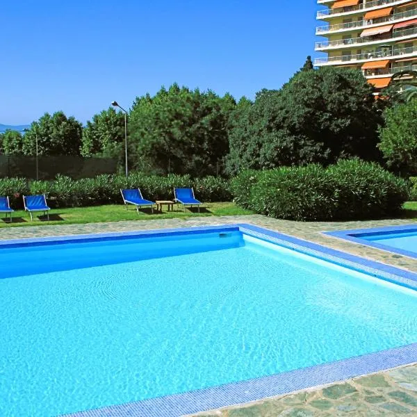 阳光沙滩酒店，位于Molini的酒店