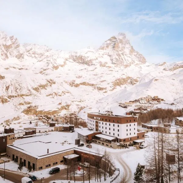 Valtur Cervinia Cristallo Ski Resort，位于布勒伊-切尔维尼亚的酒店