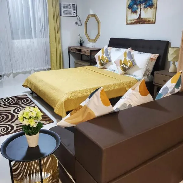 VERDANT by Camella Manors Deluxe Queen Room with Balcony, Gym and Swimming Pool，位于公主港的酒店