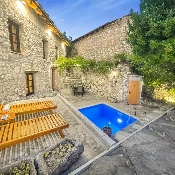 Villa Historic Pocitelj with pool and incredible views on the river and landmarks，位于Počitelj的酒店