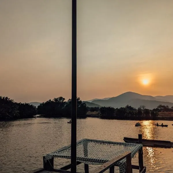 Funky Moon Kampot，位于贡布的酒店