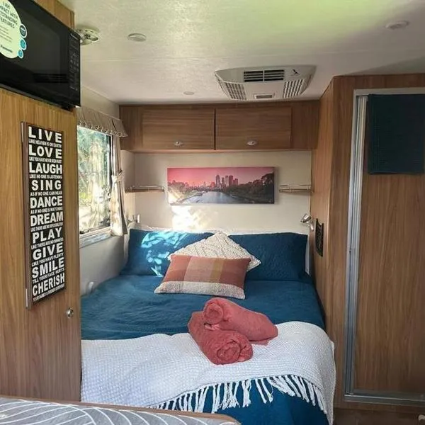 Heated Caravan with all the trimmings，位于墨尔本的酒店