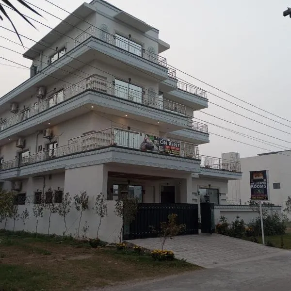 Hotel Luxe Heights Lahore，位于Rāmkot的酒店
