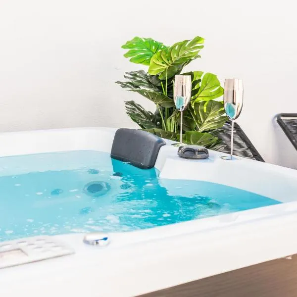 Rooftop apartment & private jacuzzi in the center by REMS，位于马拉加的酒店