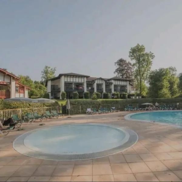 2- Grand parc arboré à St Jean Pays Basque，位于Uhart-Cize的酒店