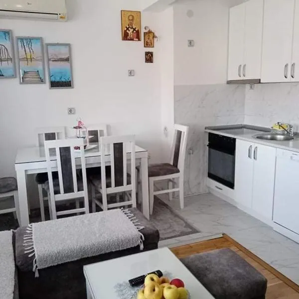 Apartman Gaga，位于Donji Komren的酒店