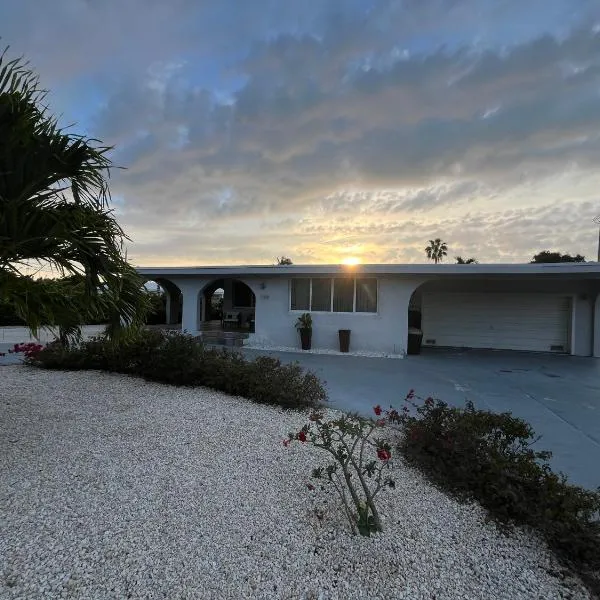 Home On The Water In Marathon, Fl，位于马拉松的酒店