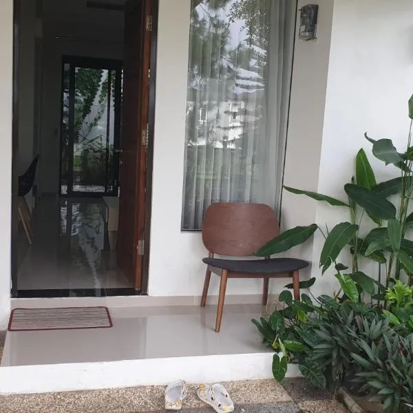 Vila Adinda Syariah C-4 Bukit Gardenia Resort，位于加鲁特的酒店