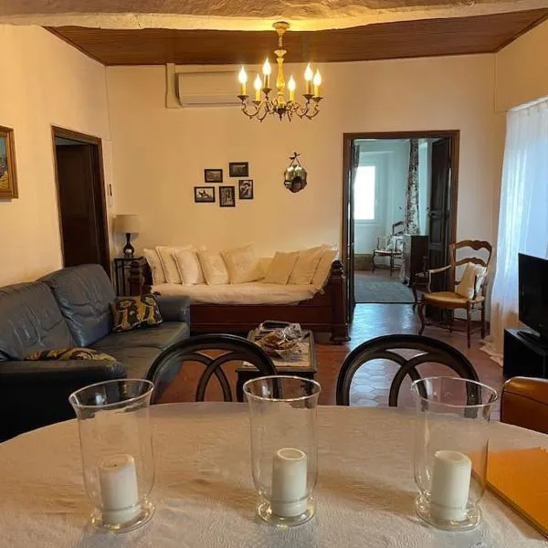 Appartement familial au cœur du village d’Olmeto，位于Petreto-Bicchisano的酒店