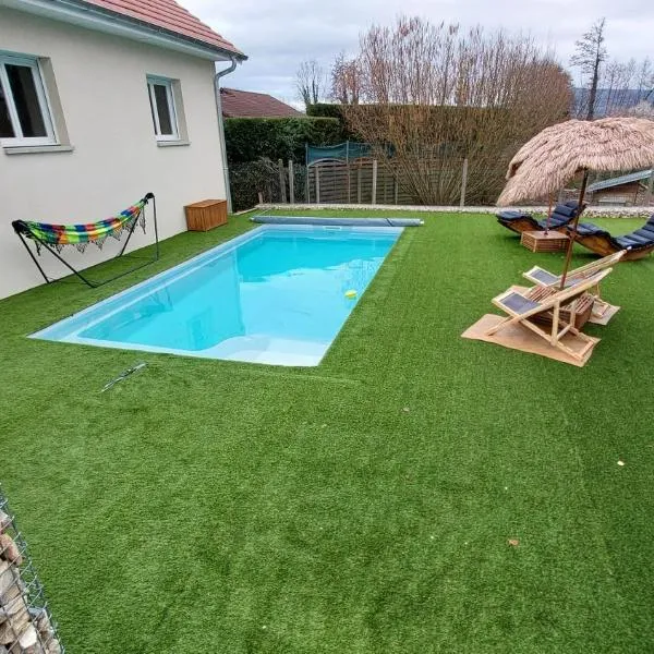 Maison neuve avec piscine, 10 couchages, tout confort，位于Granieu的酒店