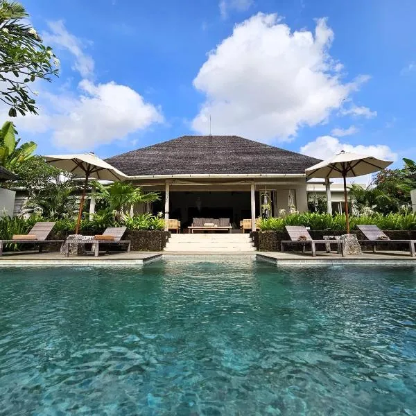 Villa Bodhi Kulture - Huge 4 BR Luxury Villa for families & groups in Canggu - Bali，位于坎古的酒店