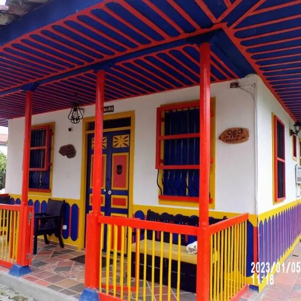 El Madrigal Cabin - Adorable 2-bedroom guesthouse，位于萨兰托的酒店