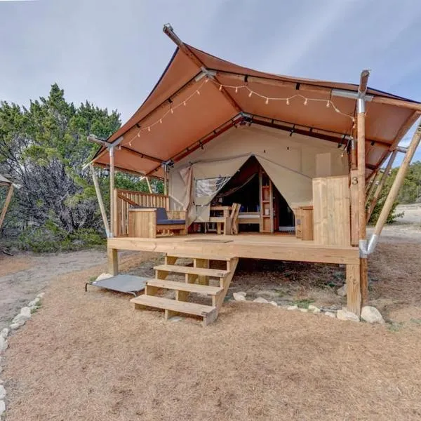 12 Fires Luxury Glamping #3，位于约翰逊城的酒店