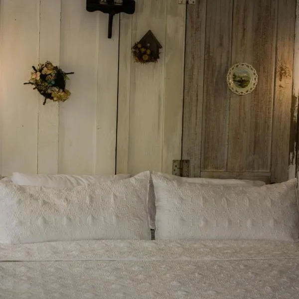 Bed & Breakfast private room and bath，位于埃尔克哈特的酒店