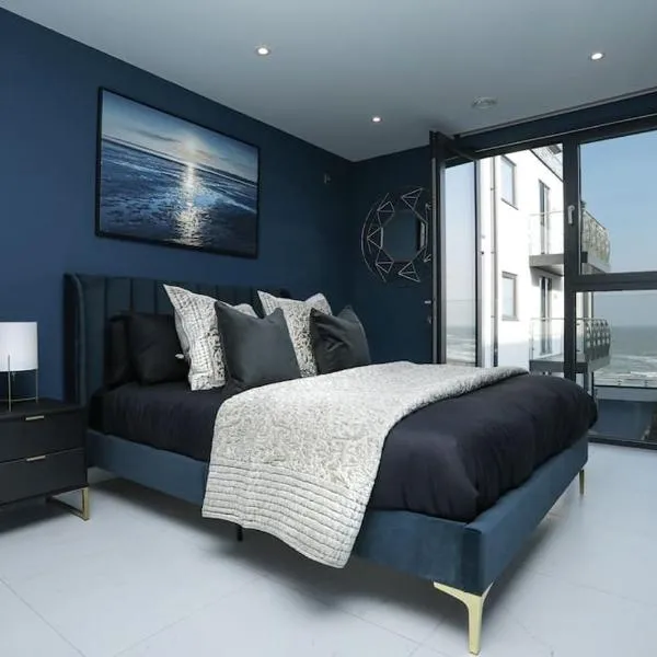 SoHot Stays Beach Haven Apt With Sea Views A Balcony & Free Parking，位于拉姆斯盖特的酒店