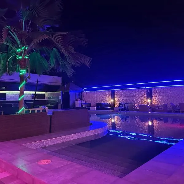 Apartments Plaza Hotel，位于Ghana Town的酒店