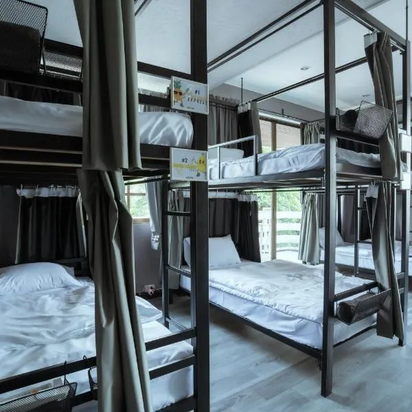 420 Hostel - Ekkamai Buds & Beds，位于曼谷的酒店