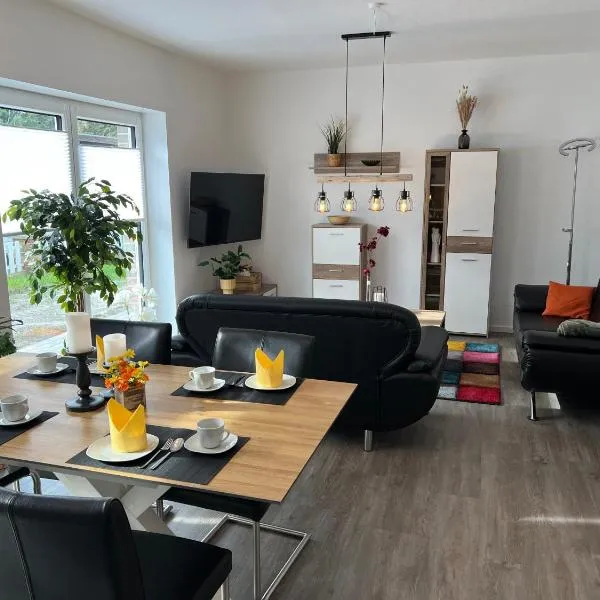 Ferienhaus "Golden Delicious" Meppen Ebenerdig Carport Terrasse Neubau NETFLIX Free WIFI 2 Schlafzimmer Küche GästeWC，位于Stavern 的酒店