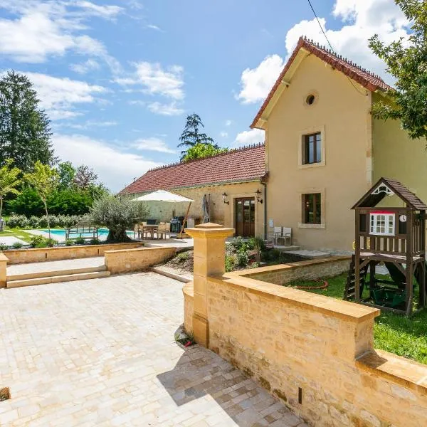 Guardian house of Château Monteil with heated pool and jacuzzi，位于Eyvignes-et-Eybènes的酒店