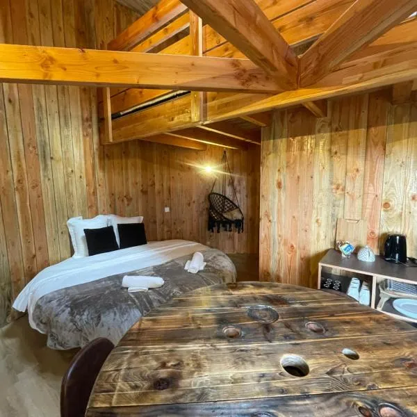 La Cabane Tonneau - Les Pieds dans le Pré，位于Les Landes-Génusson的酒店