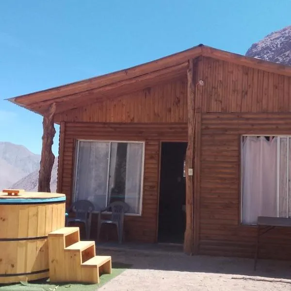 Hermosa cabaña para 4 personas con tinaja-Cochiguaz Valle de Elqui，位于Monte Grande的酒店
