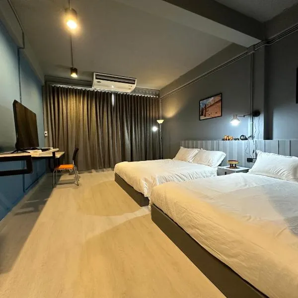 Bangkok vibe, City House, 7 mins to BTS, City center, Private room in Sathon, Private bathroom, Bangkok, Thailand，位于Ban Thap Nang的酒店