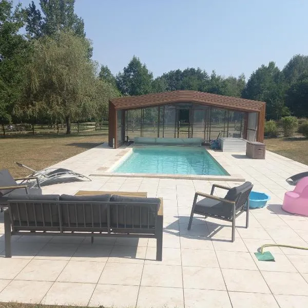 Chalet au cœur de la nature，位于Le Grand-Lucé的酒店
