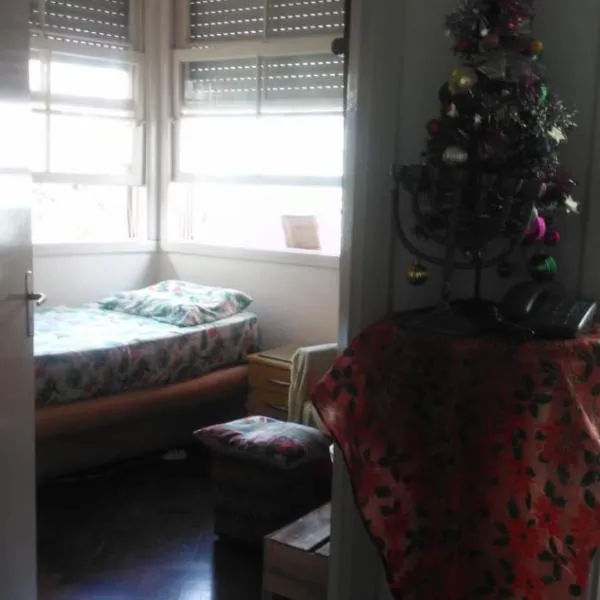QUARTO PRIVADO COM INTERNETE PRÓXIMO A UFGS，位于阿雷格里港的酒店