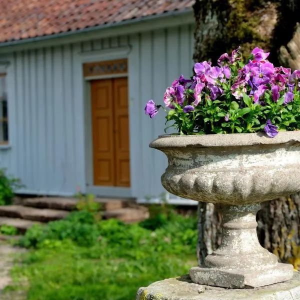 纳斯特花园住宿加早餐酒店，位于Sätuna的酒店