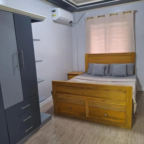 Travellers&Backpackers Apartment，位于Calapan的酒店